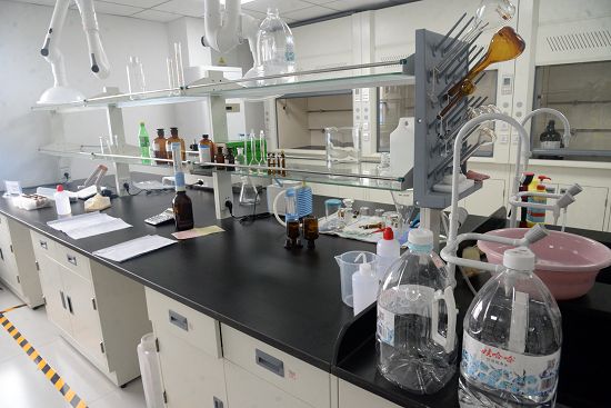 工作机会来了:招化验室质检员 工资3K+五险+加班补贴+全勤奖